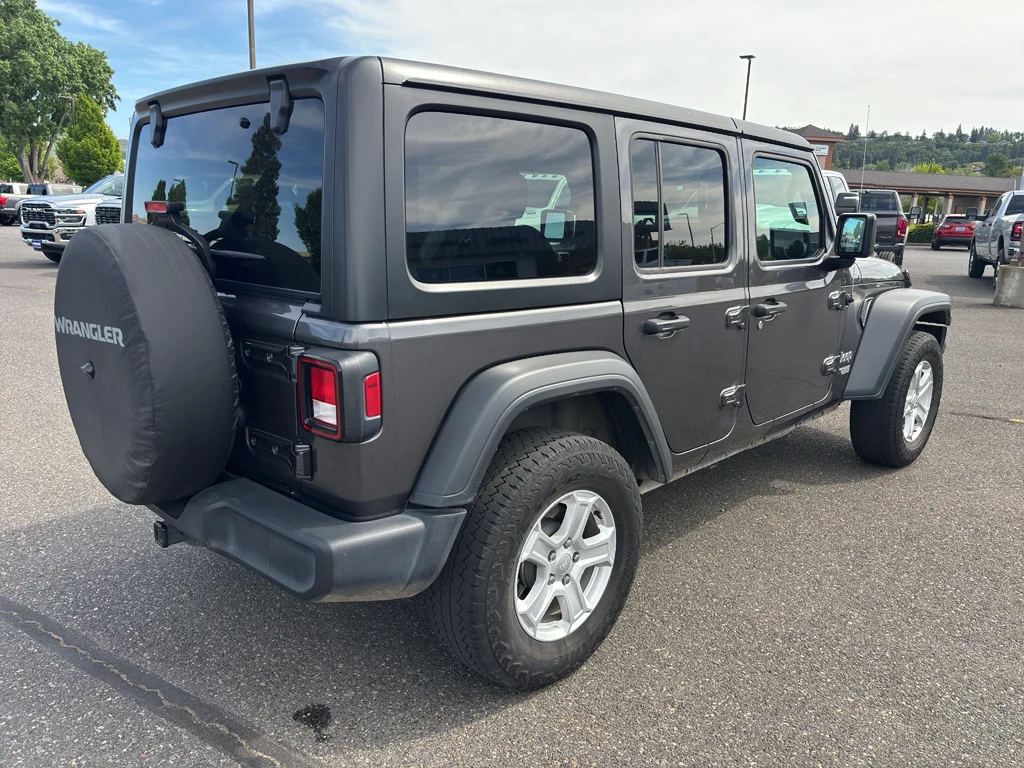 Used 2018 Granite Crystal Metallic Clearcoat Jeep Sport S image 6