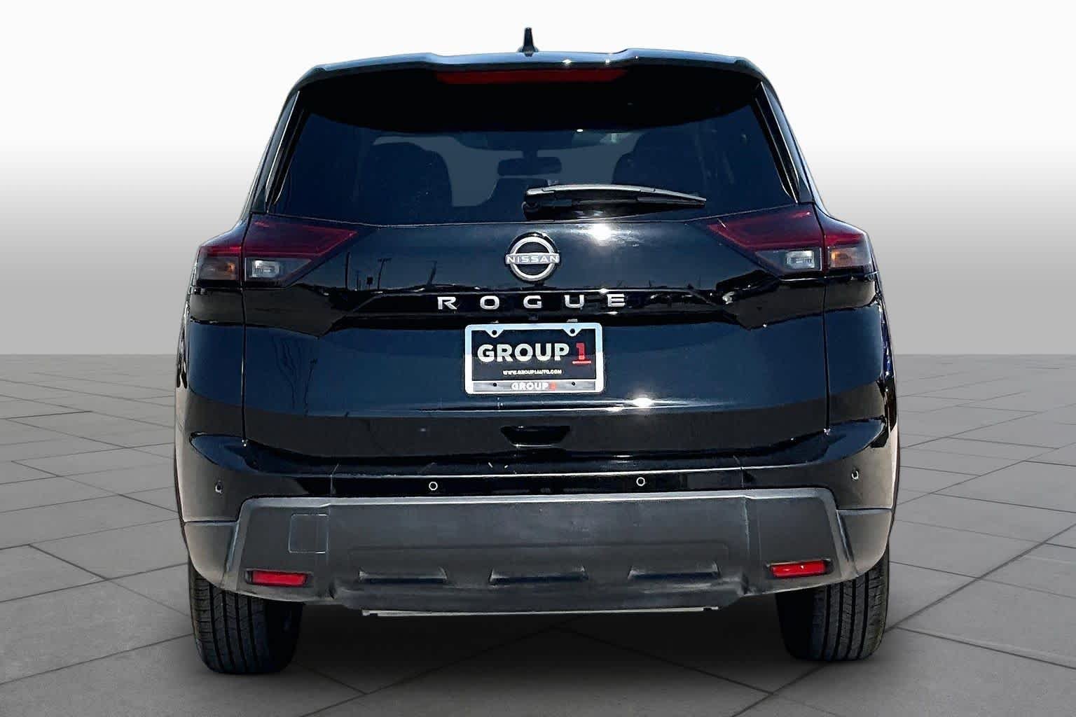 Used 2025 Super Black Nissan SV image 5