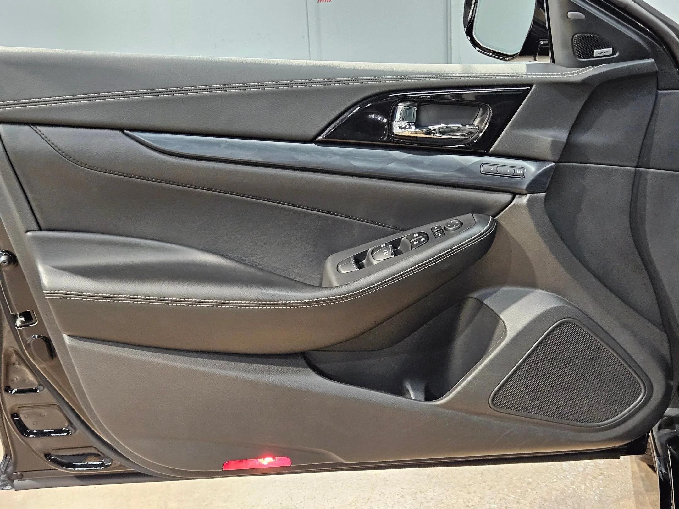 Used 2020 Super Black Nissan Platinum image 20