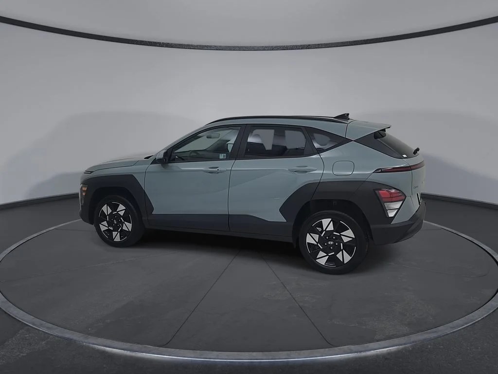 Used 2025 Green Hyundai SEL image 10
