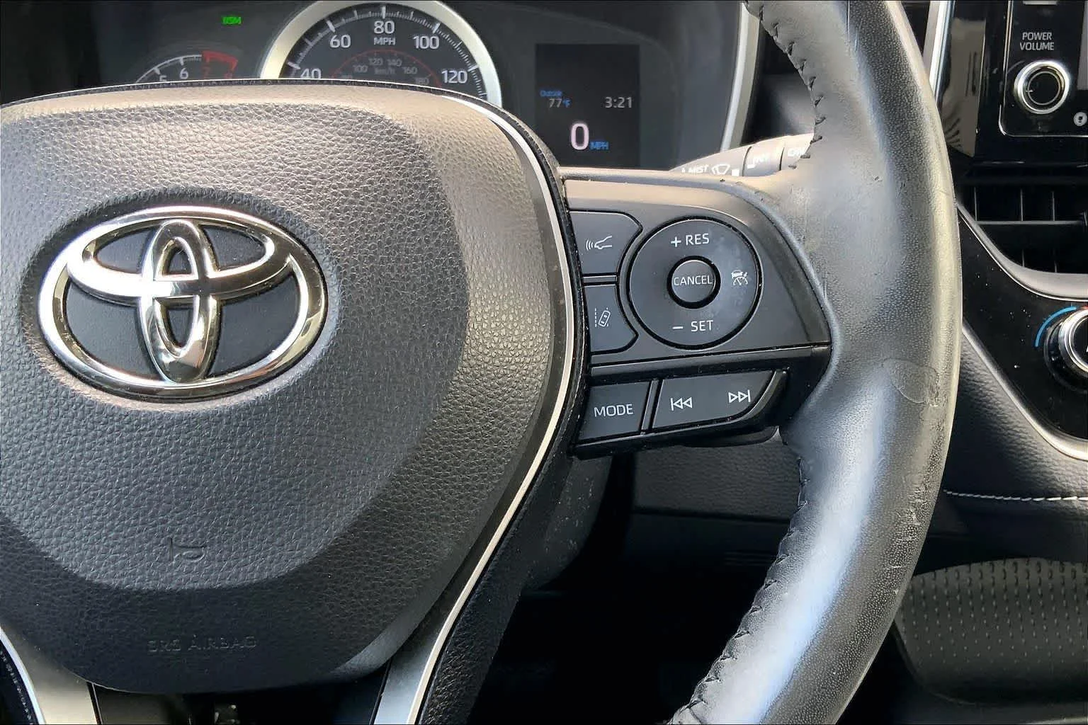 Used 2019 Sil/silver Toyota SE image 25