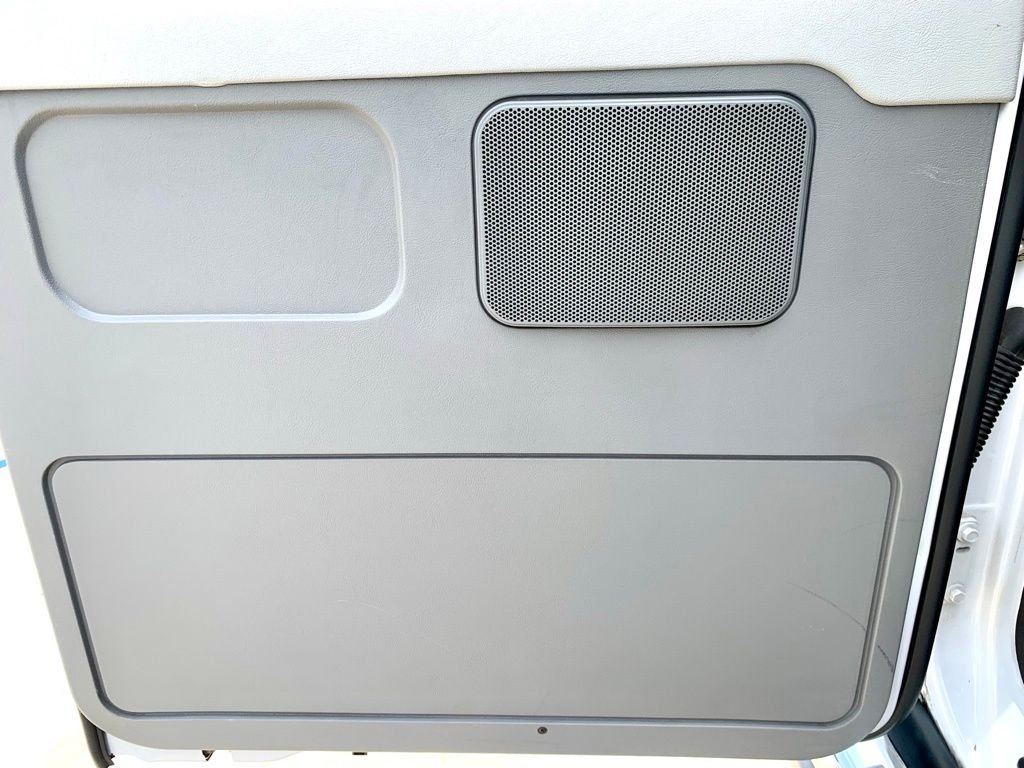 Used 2003 White Ford  image 17