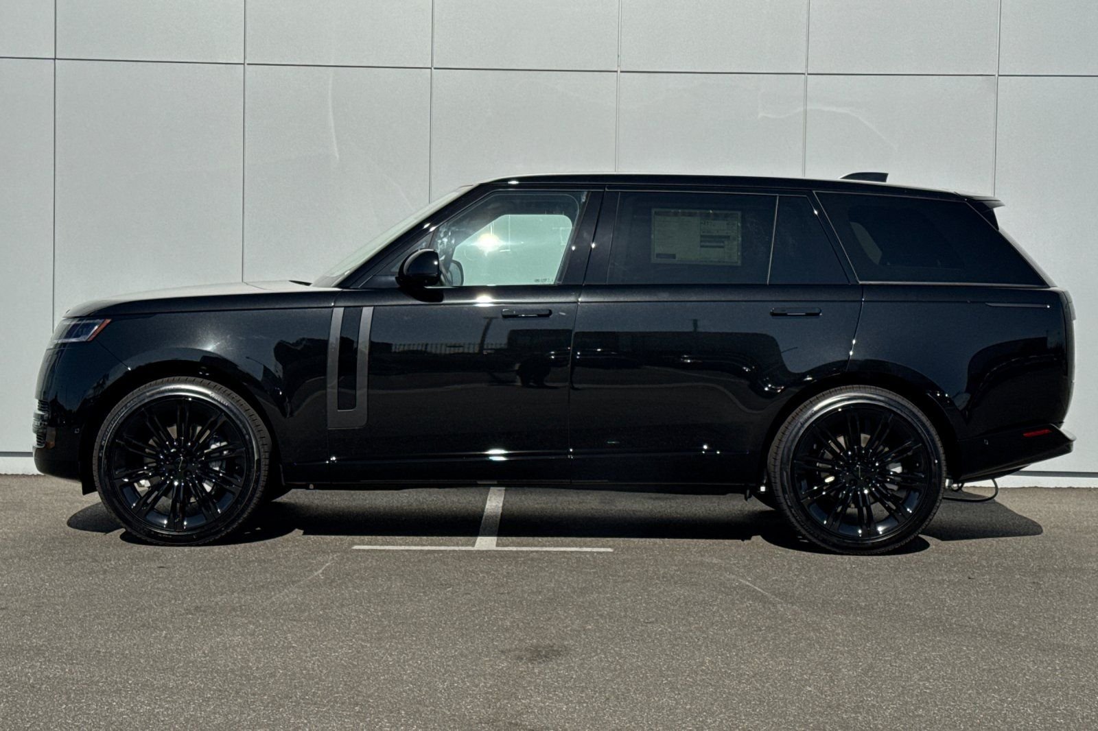 New 2026 Santorini Black Land Rover SE image 2