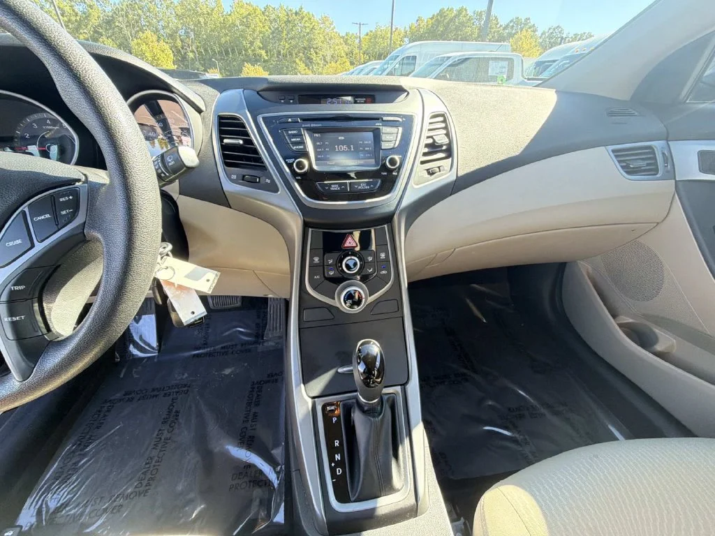Used 2016 Black Hyundai SE image 21