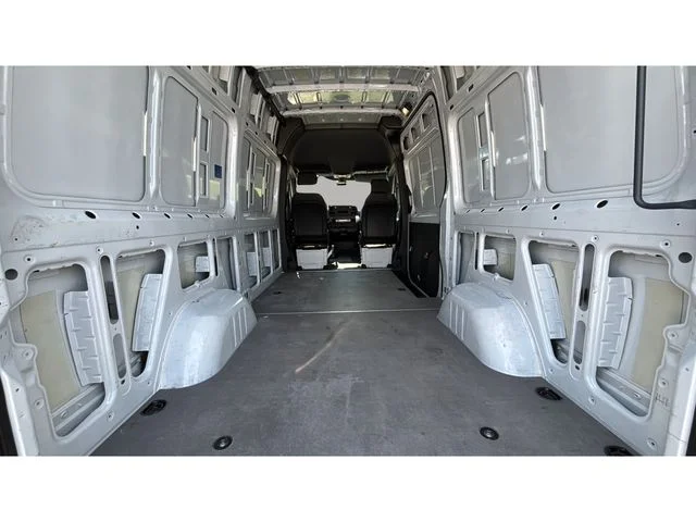 Used 2025  Mercedes-Benz Cargo 144 WB image 33