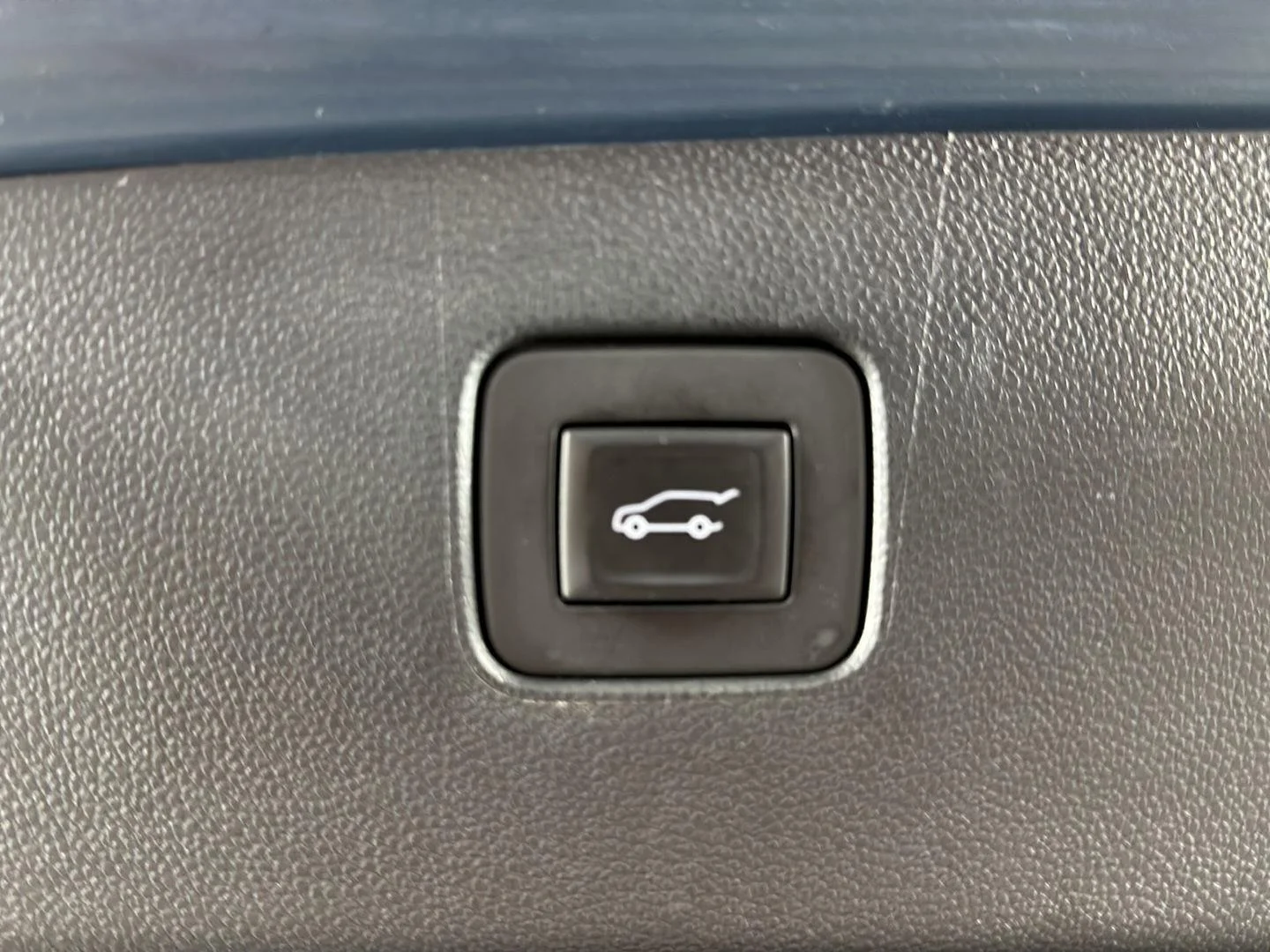 Used 2024 Ocean Blue Metallic Buick Avenir image 31