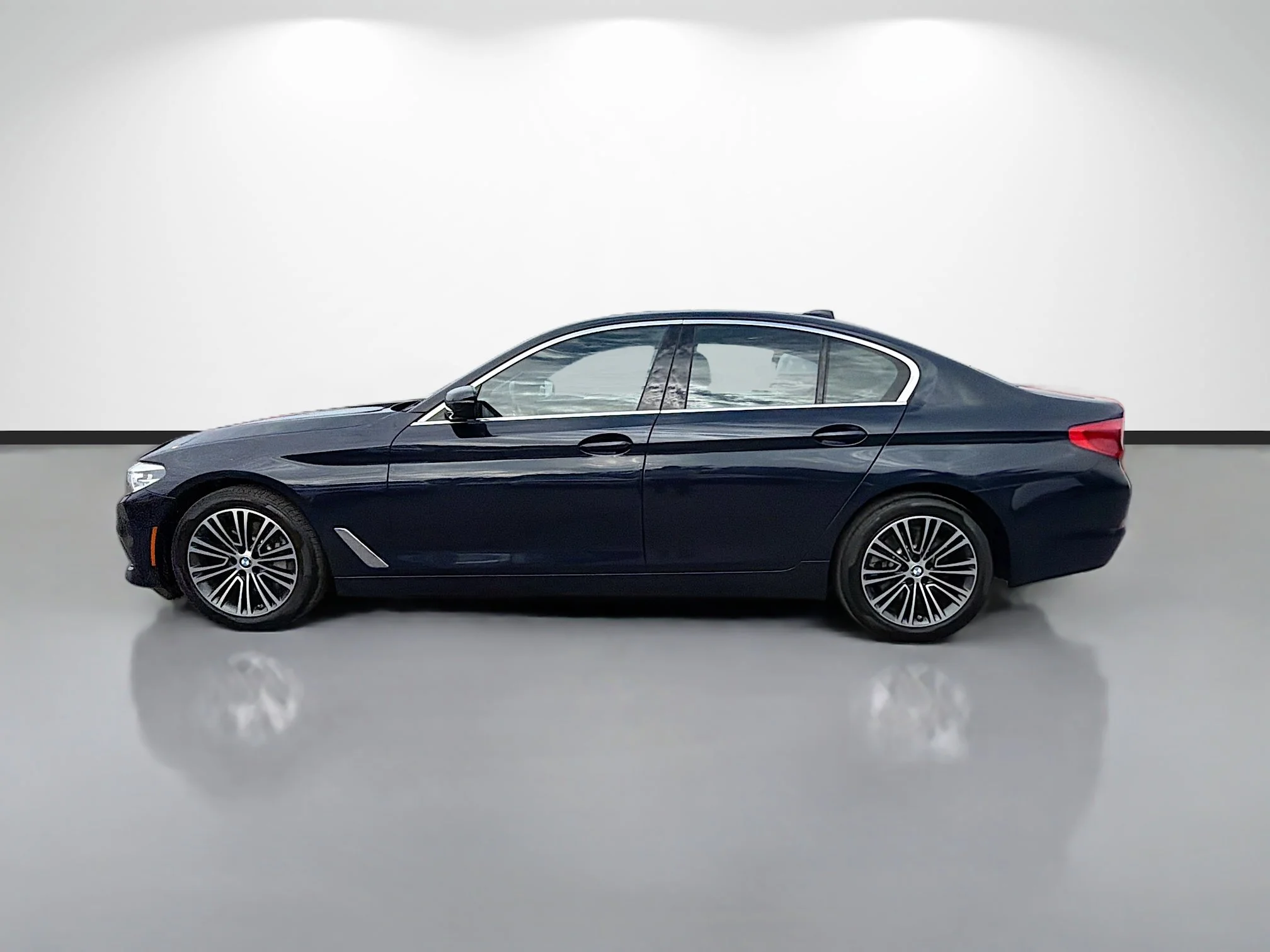 Used 2020 Imperial Blue Metallic BMW 530i xDrive image 6