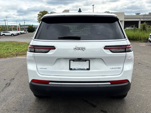 New 2027 Bright White Clear-Coat Paint Jeep Limited image 3