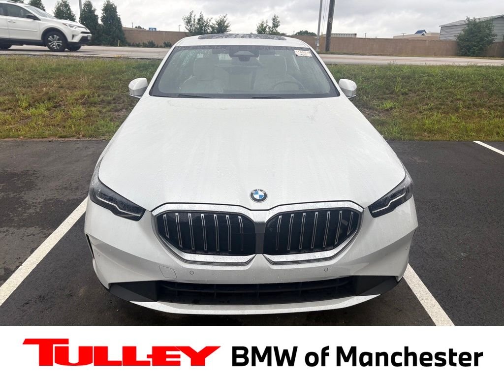 Used 2026 Mineral White Metallic BMW 530i xDrive image 1