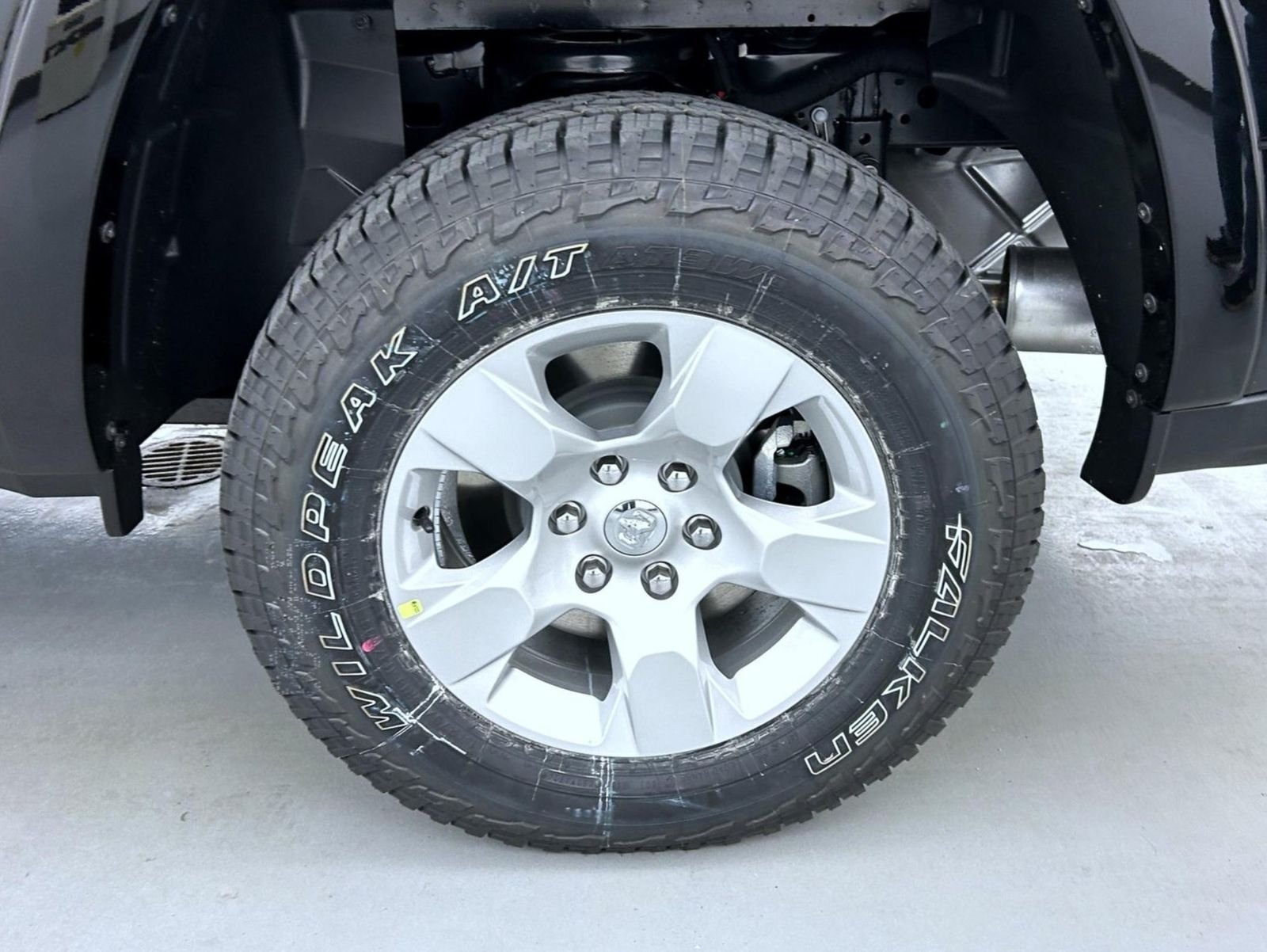 New 2026 Diamond Black Crystal Pearl-Coat Exterior Paint RAM Big Horn/Lone Star image 22