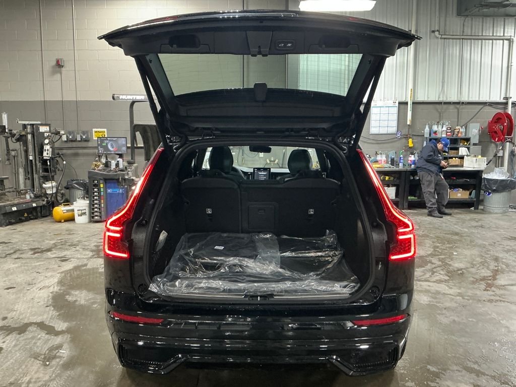New 2026 Black Volvo B5 Ultra Black Edition image 17