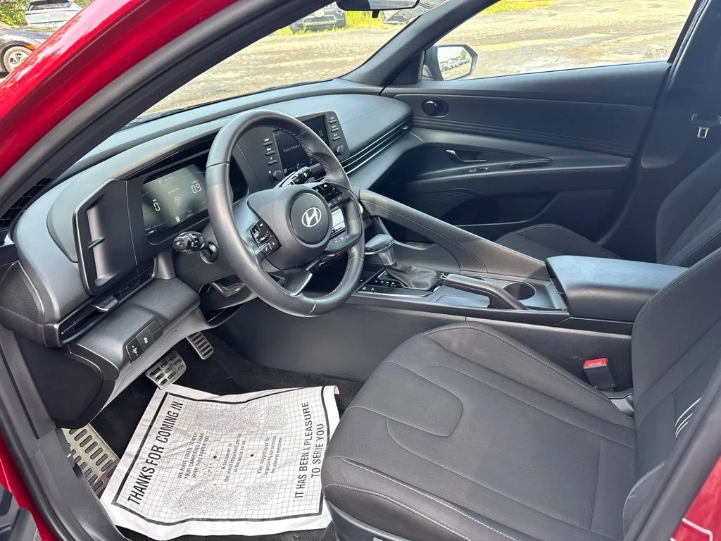Used 2025 Red Hyundai SEL Sport image 9