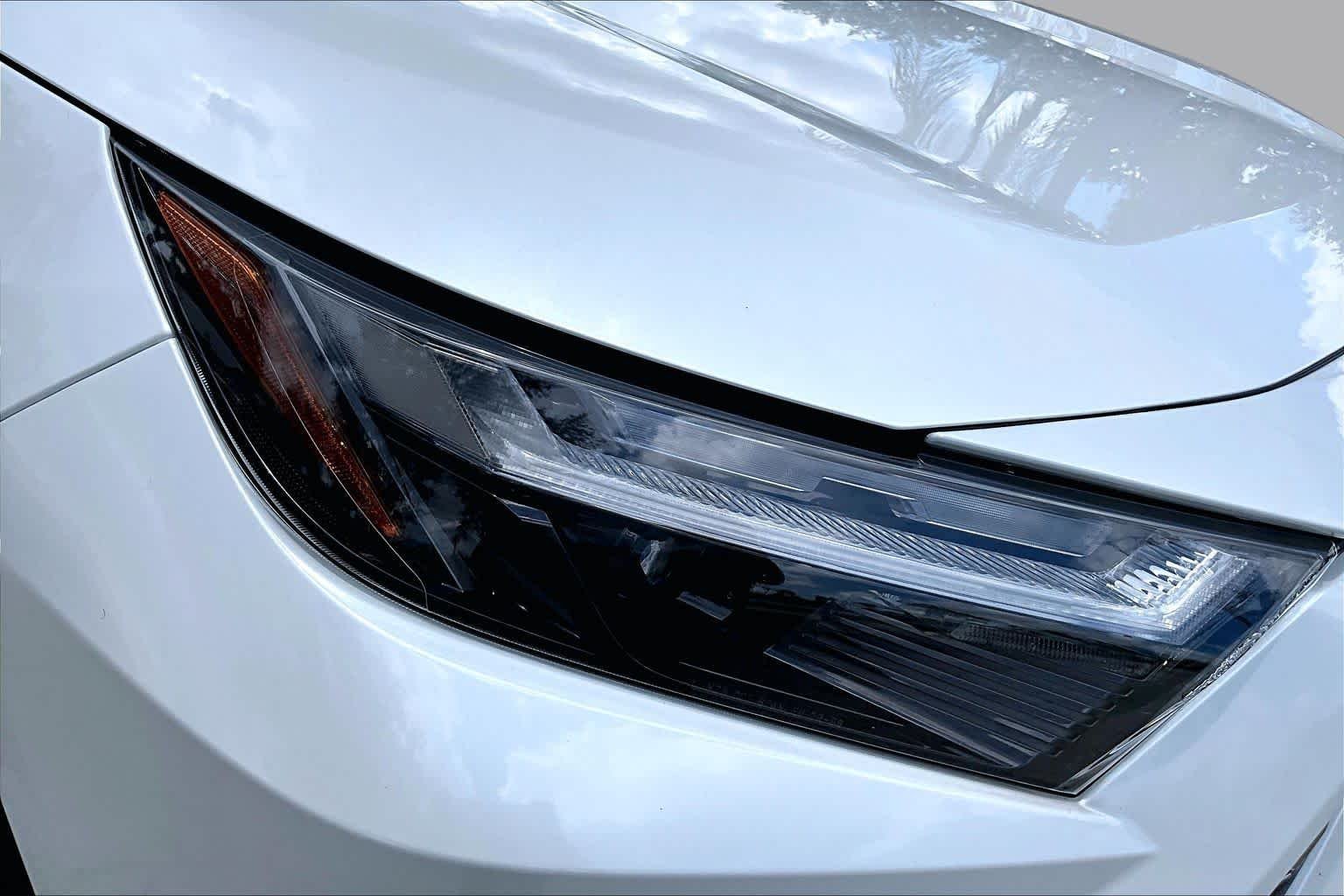 Used 2024 Wind Chill Pearl Toyota Hybrid Limited image 28