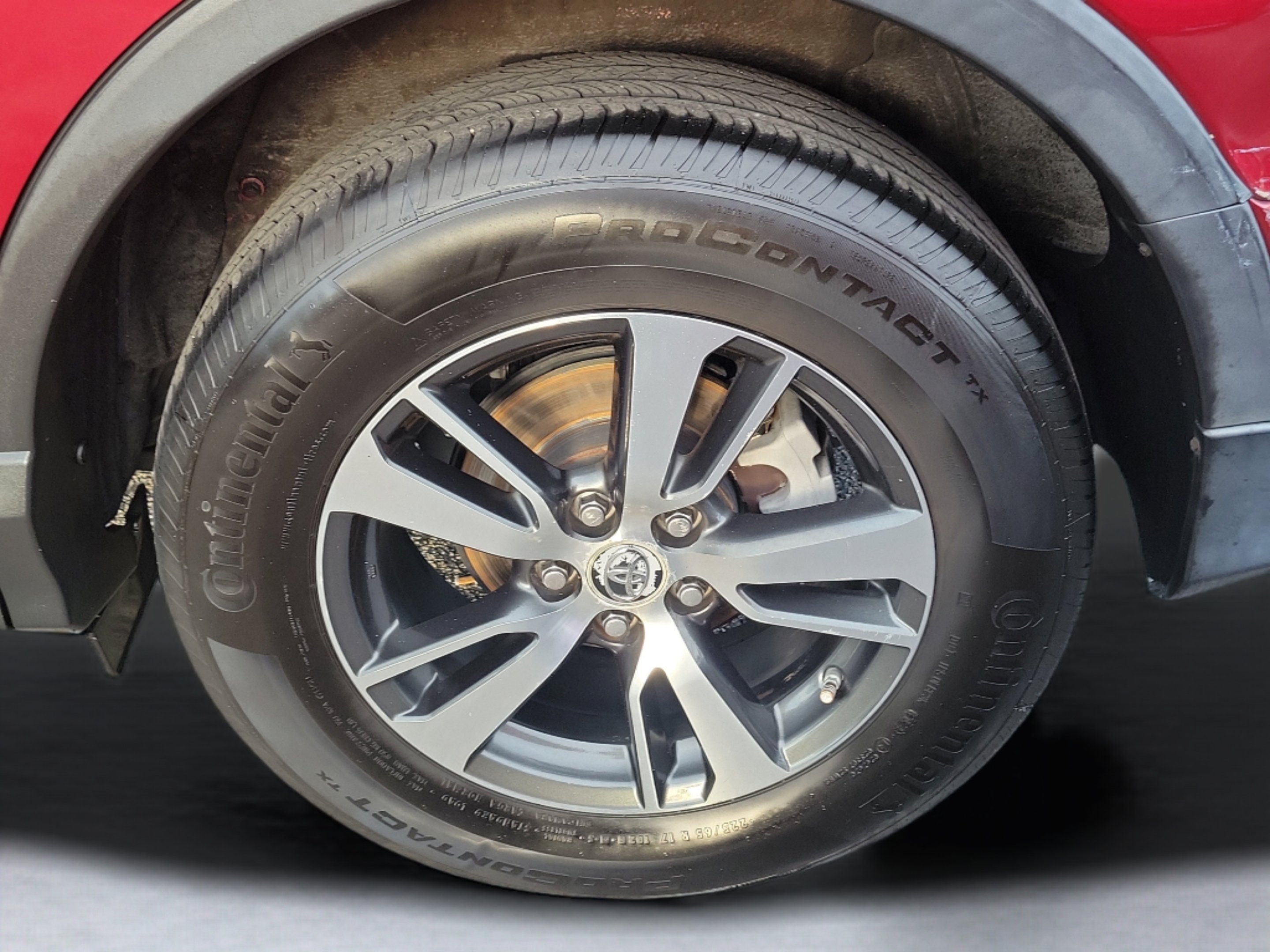 Used 2018 Pearl Toyota XLE image 9