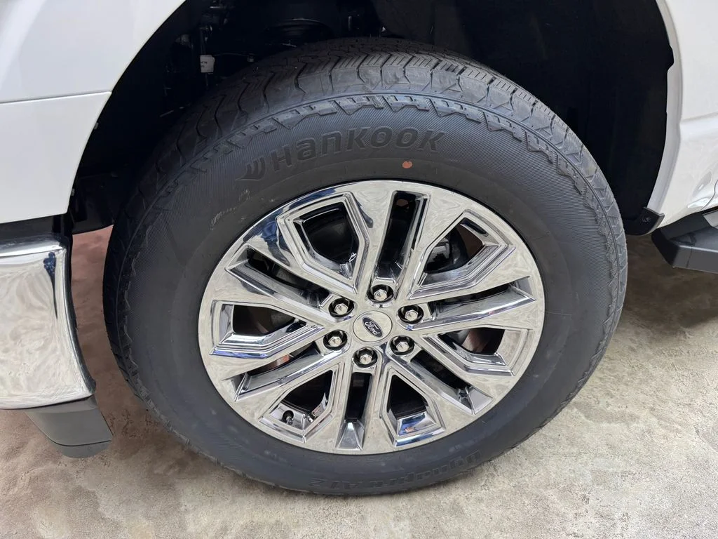 New 2026 Star White Metallic Tri-Coat Ford Lariat® image 33
