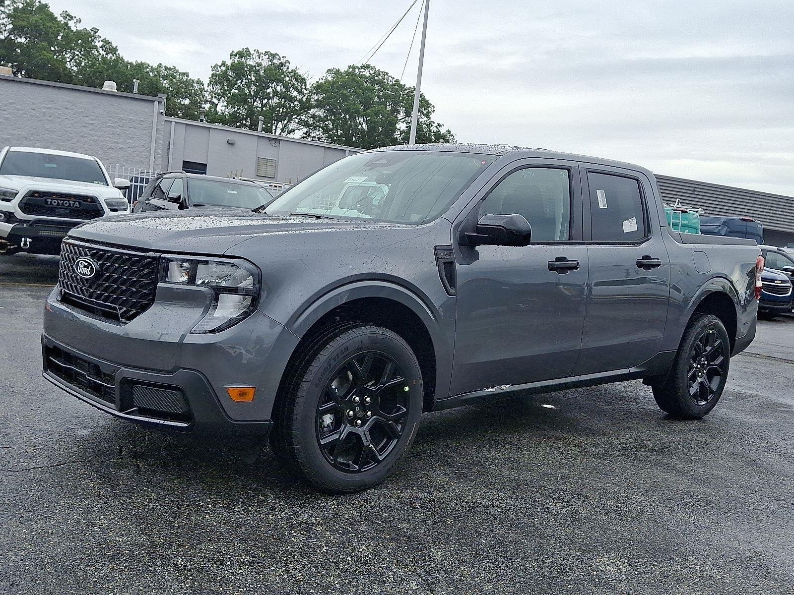 2025 Ford Maverick XLT - Photo 2