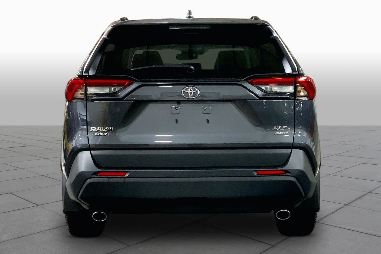 Used 2025 Magnetic Gray Metallic Toyota XLE Premium image 5