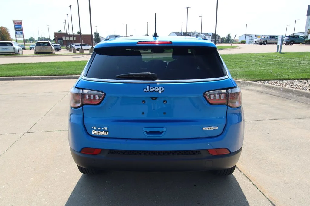 Used 2022 Blue Jeep Latitude Lux image 16