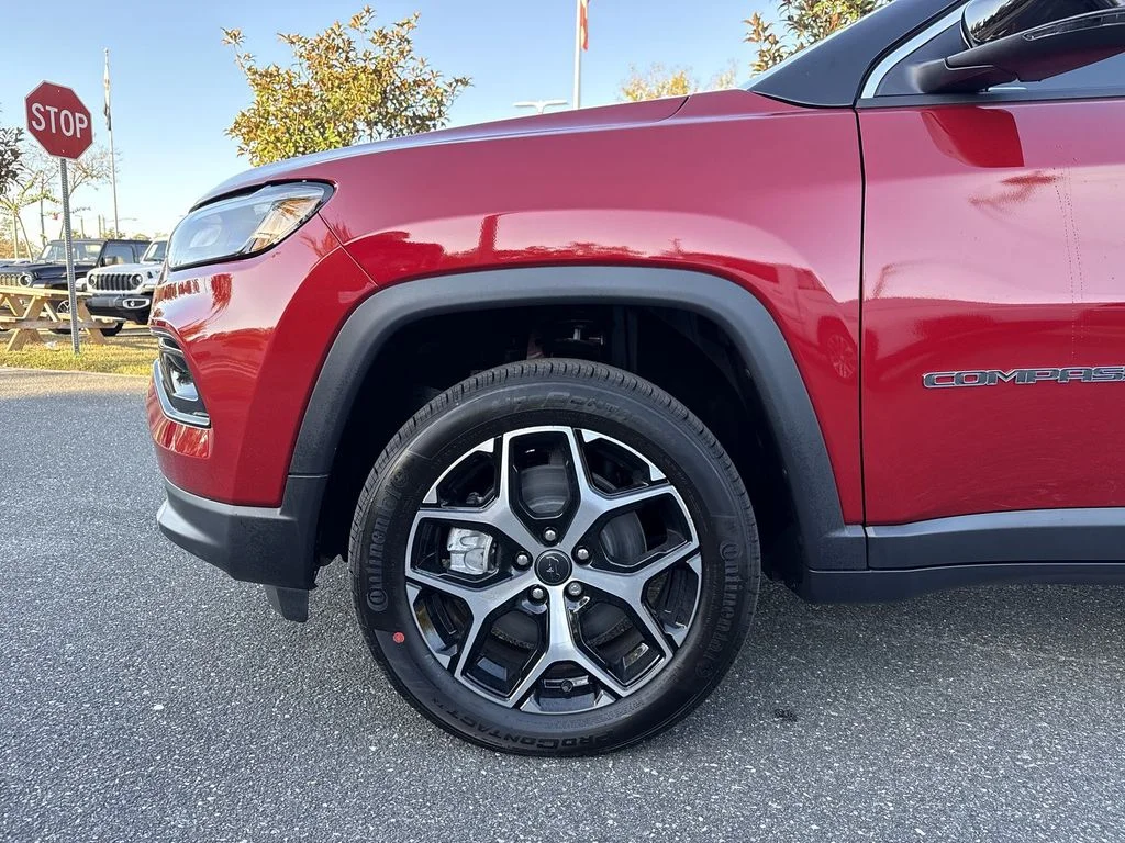 New 2026 Red Hot Pearl-Coat Exterior Paint Jeep Limited image 10