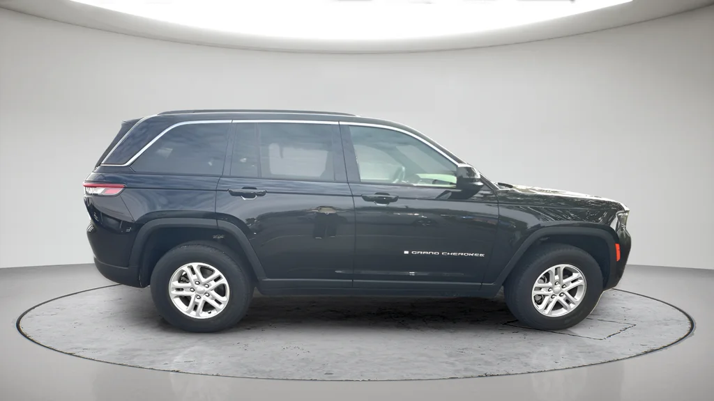 Used 2025 Black Jeep Laredo image 2