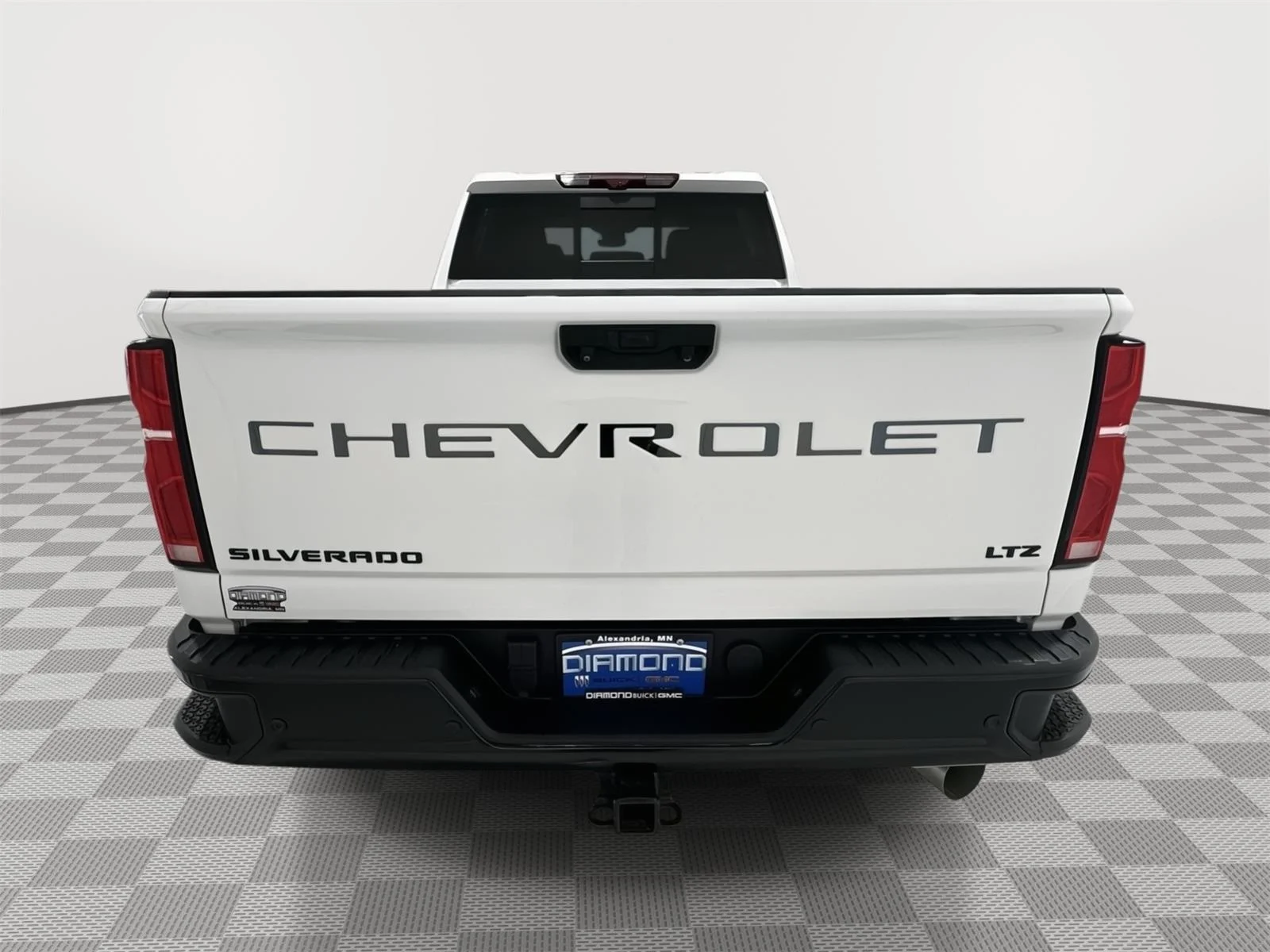 Used 2025 Summit White Chevrolet LTZ image 4
