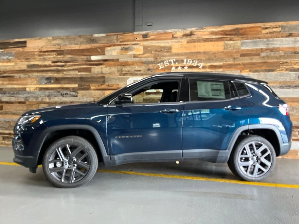 New 2026 Fathom Blue Pearl-Coat Exterior Paint Jeep Limited image 16