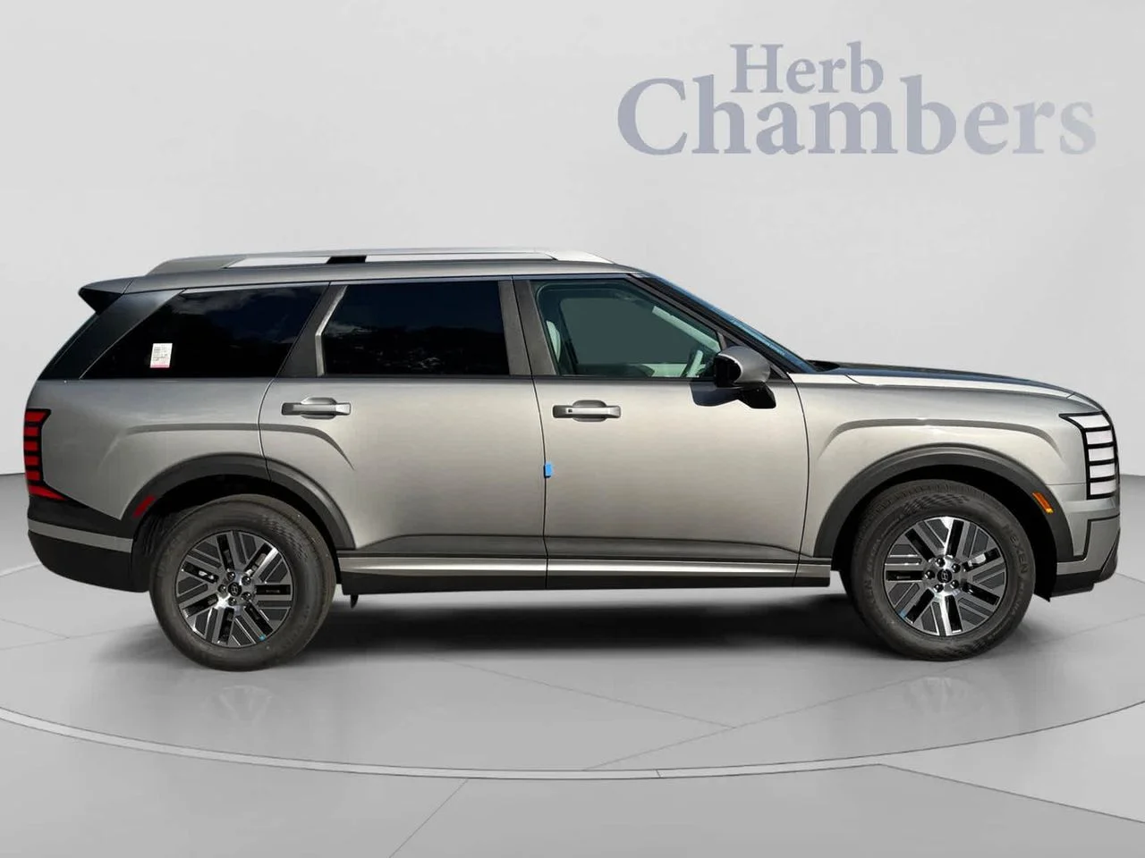 New 2027 Silver Hyundai SEL 7P image 9
