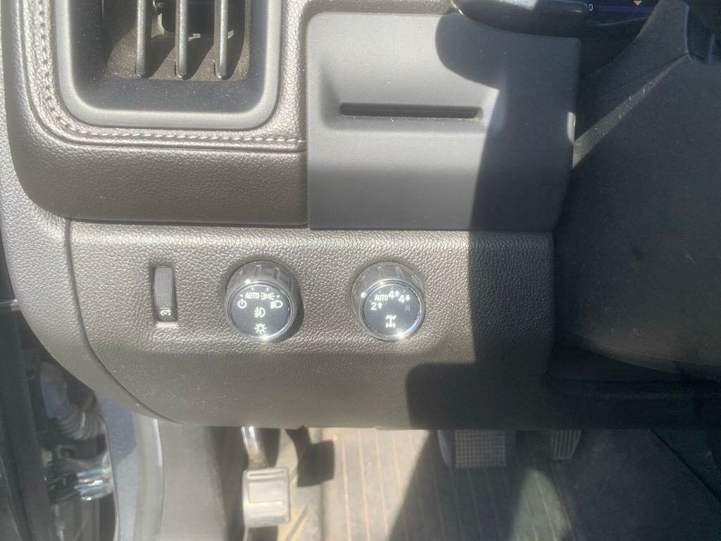 Used 2019 Blue GMC SLE1 image 18