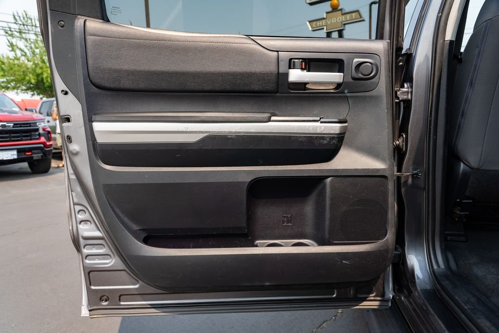 Used 2016 Magnetic Gray Metallic Toyota SR5 image 26