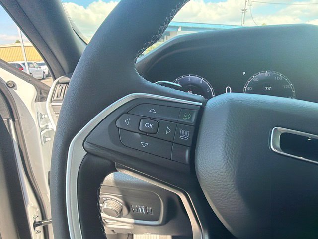 New 2026 Bright White Clear-Coat Exterior Paint Jeep Laredo X image 22