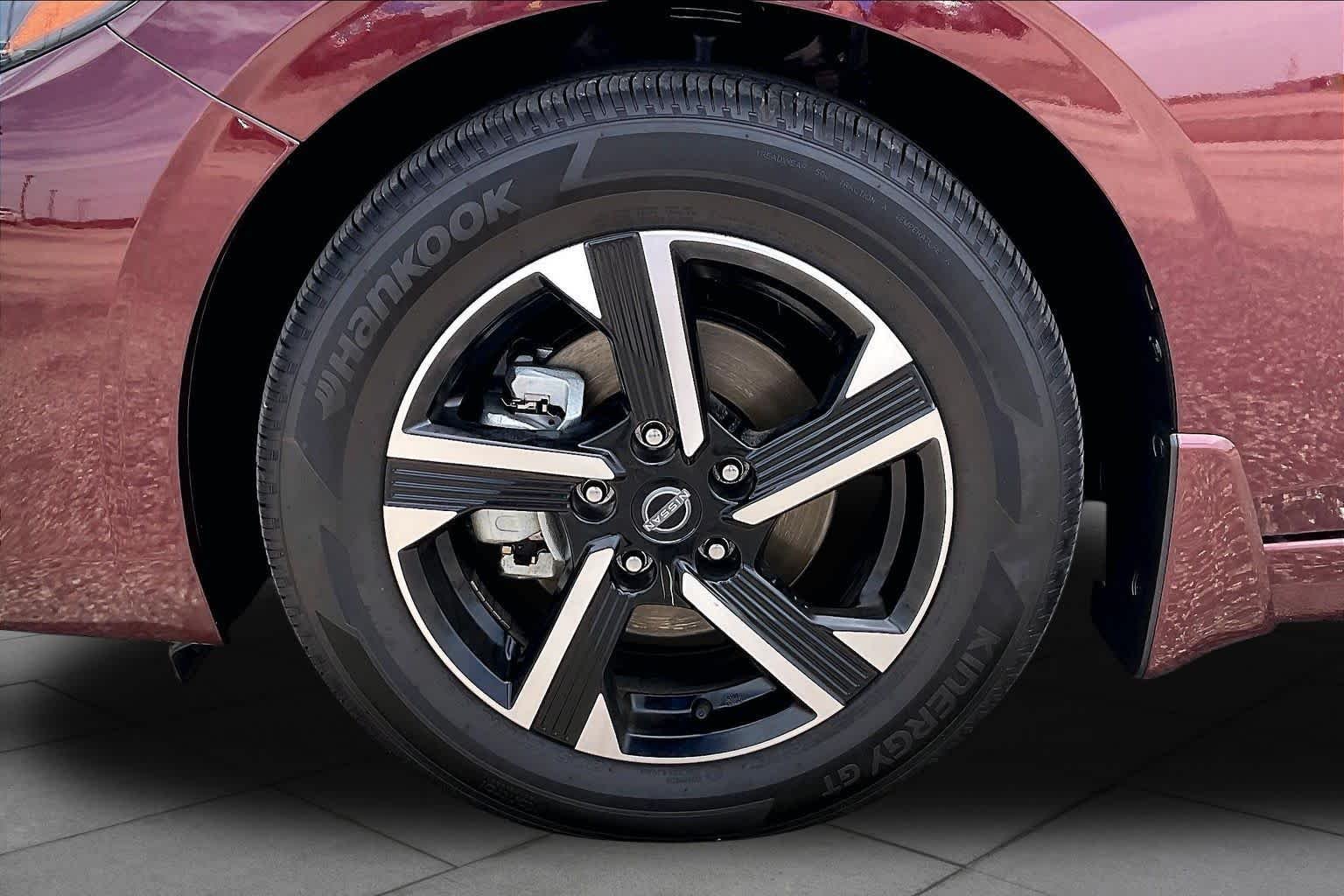 Used 2025 Rosewood Metallic Nissan SV image 10
