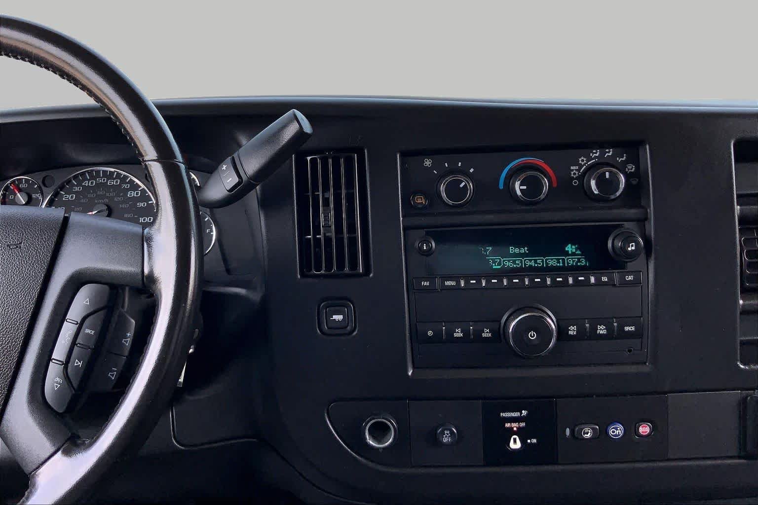 Used 2023 Summit White Chevrolet  image 7