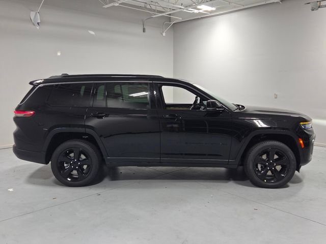 New 2026 Diamond Black Crystal Pearl-Coat Exterior Paint Jeep Limited image 15
