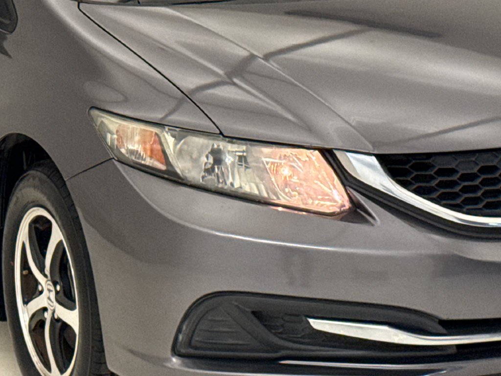 Used 2015 Alabaster Silver Metallic Honda SE image 5