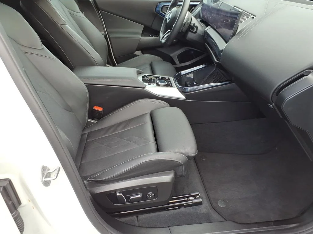 Used 2025 White BMW 30 xDrive image 8