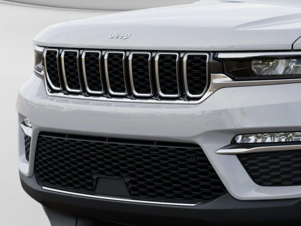 New 2025 Bright White Clear-Coat Exterior Paint Jeep Limited image 11
