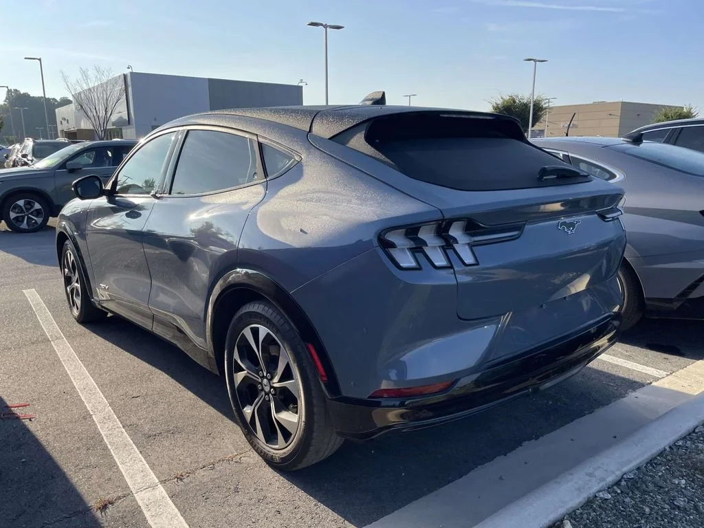 Used 2023 Vapor Blue Metallic Ford Premium image 3
