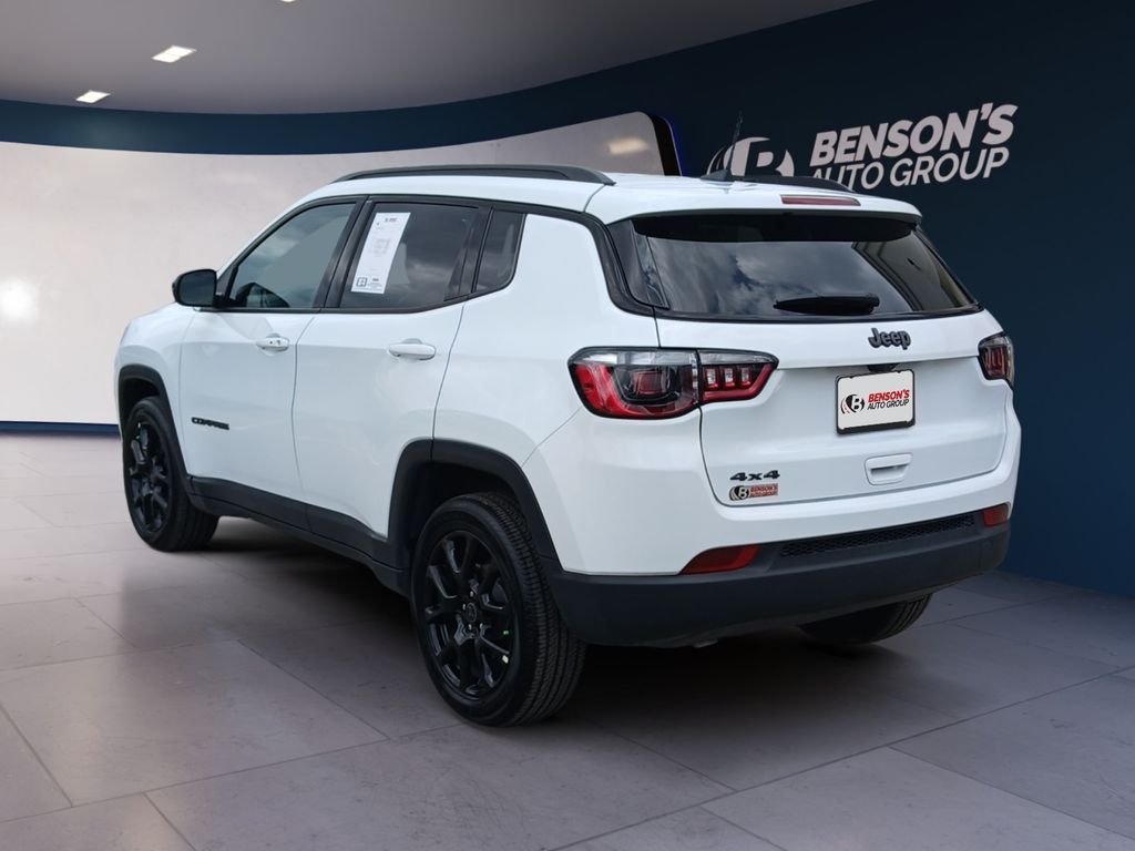 Used 2026 White Jeep Latitude image 3