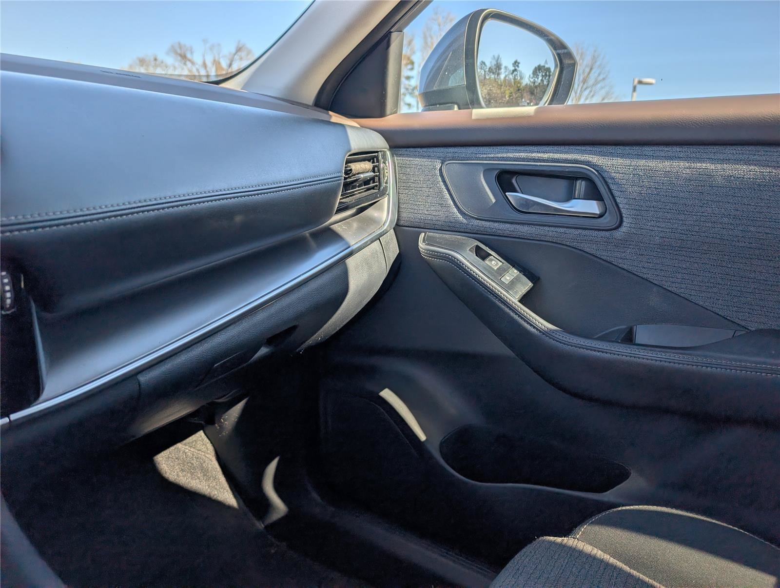 Used 2022 Silver Nissan SV image 29