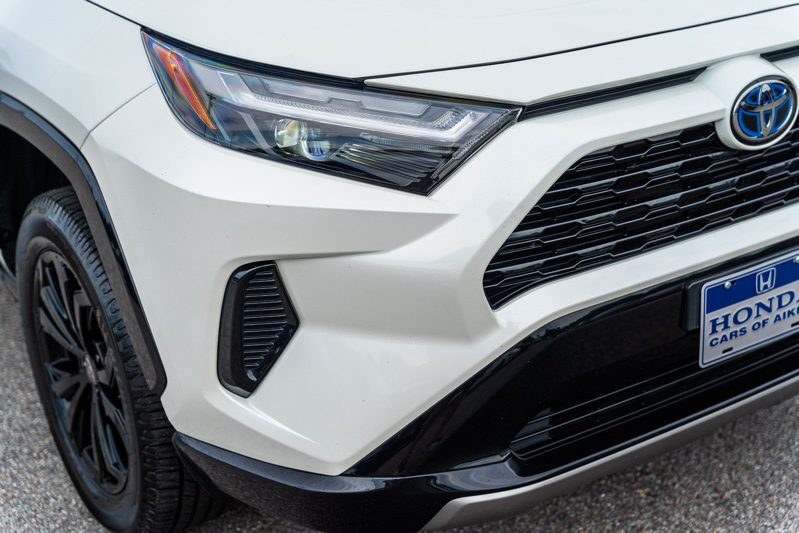 2022 Toyota RAV4 SE - Photo 10