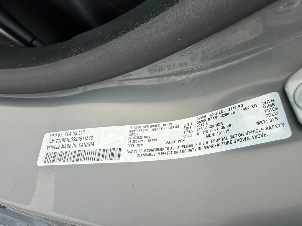 Used 2025 White Chrysler Limited image 19