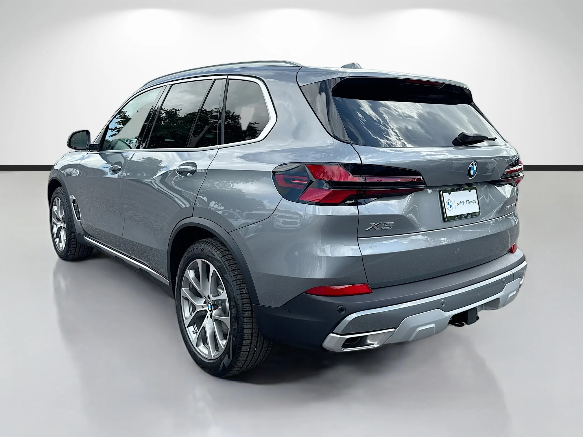 New 2026 Skyscraper Grey Metallic BMW sDrive40i image 5