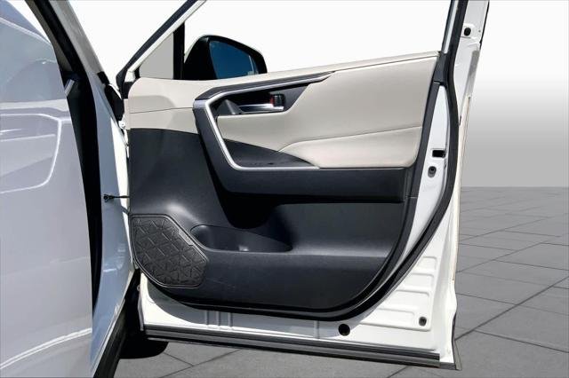 Certified Used 2022 ICE CAP Toyota  image 23