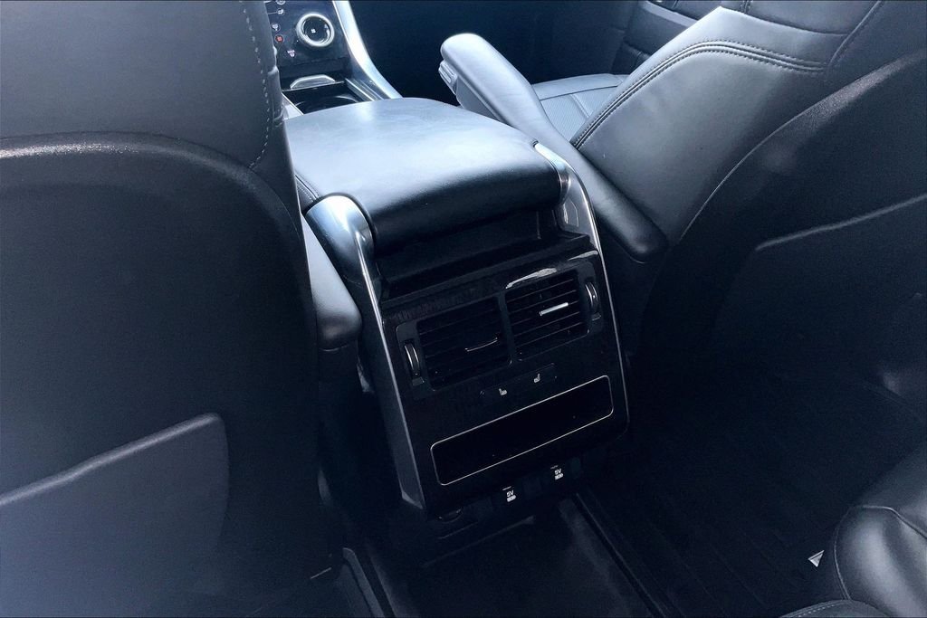 Used 2020 White Land Rover HSE image 24