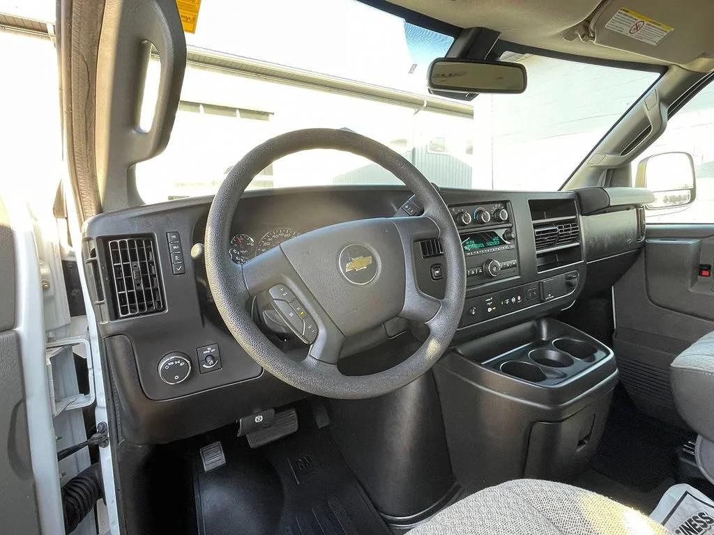 Used 2025 Summit White Chevrolet 1LT image 22