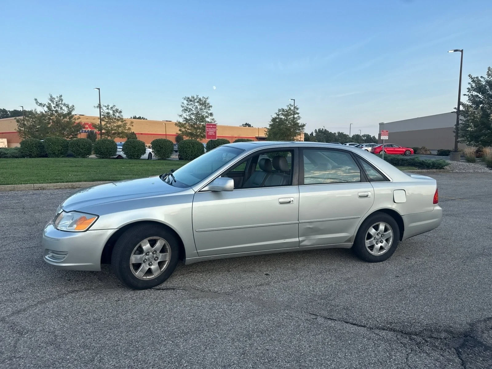 Used 2000 Toyota Avalon XL with VIN 4T1BF28B1YU004504 for sale in Cincinnati, OH