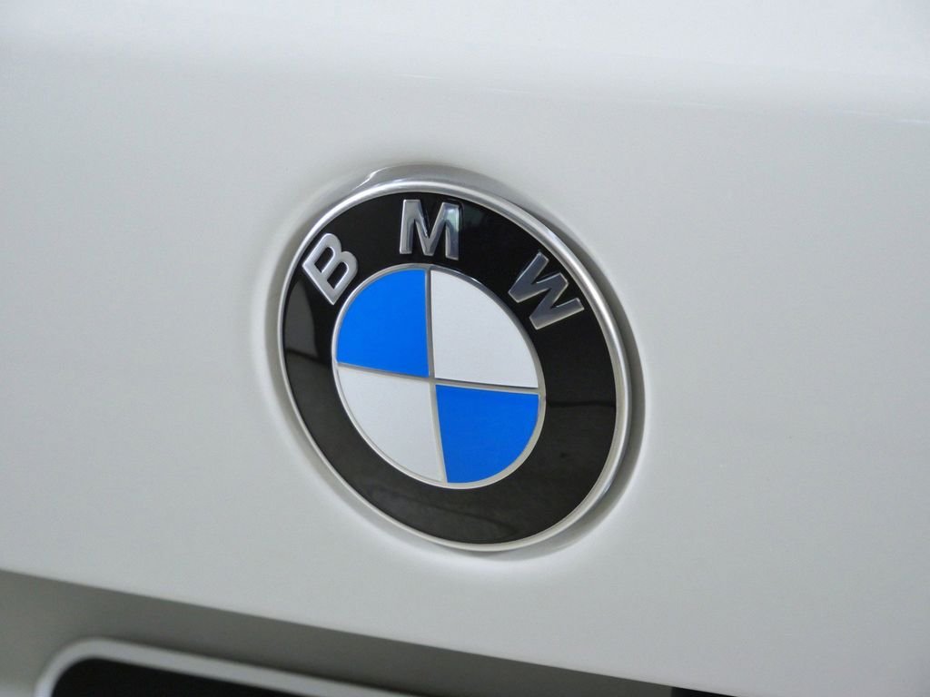 New 2026 Alpine White BMW xDrive40i image 11