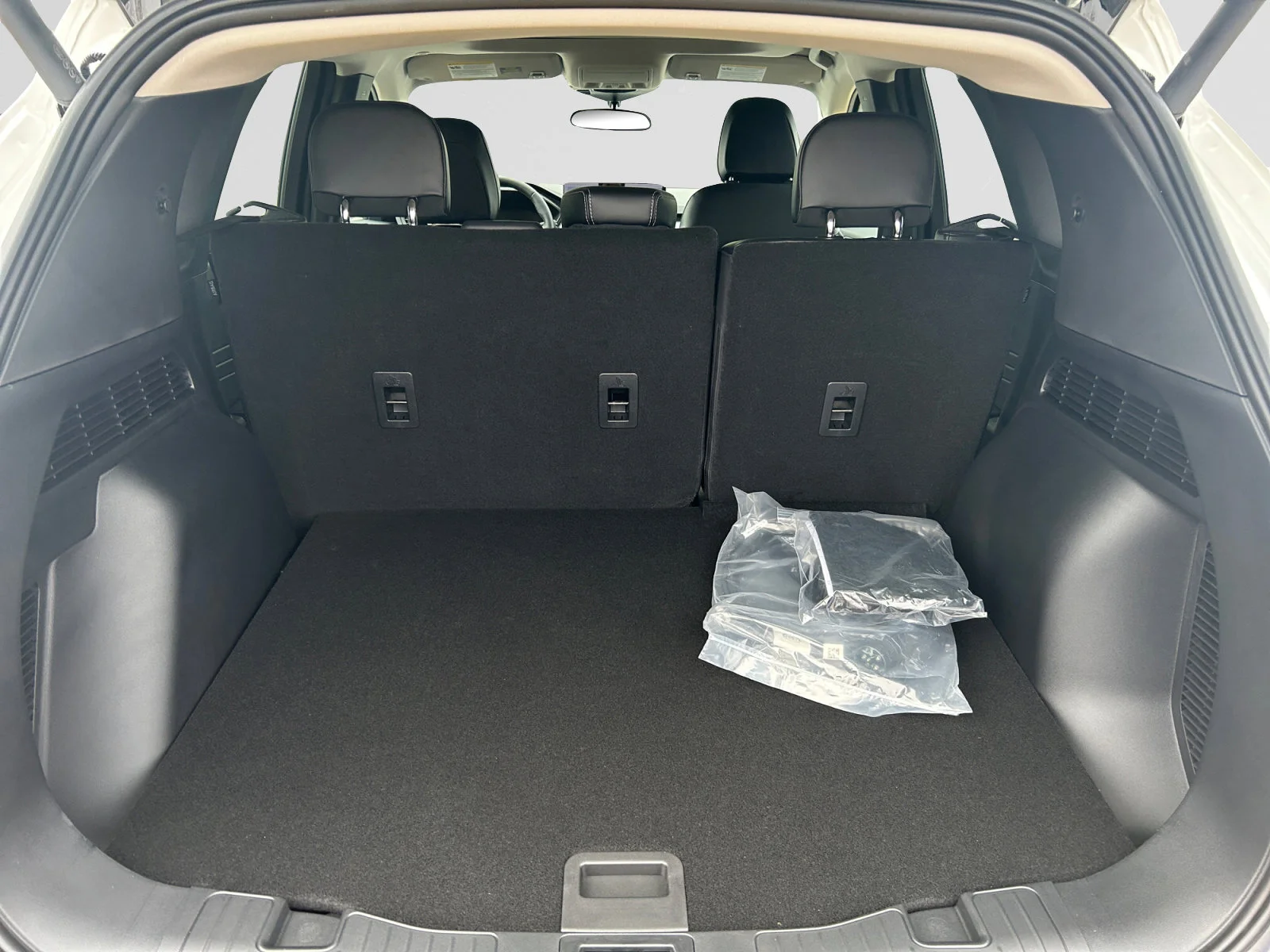 New 2026 Star White Metallic Tri-Coat Ford PHEV image 10