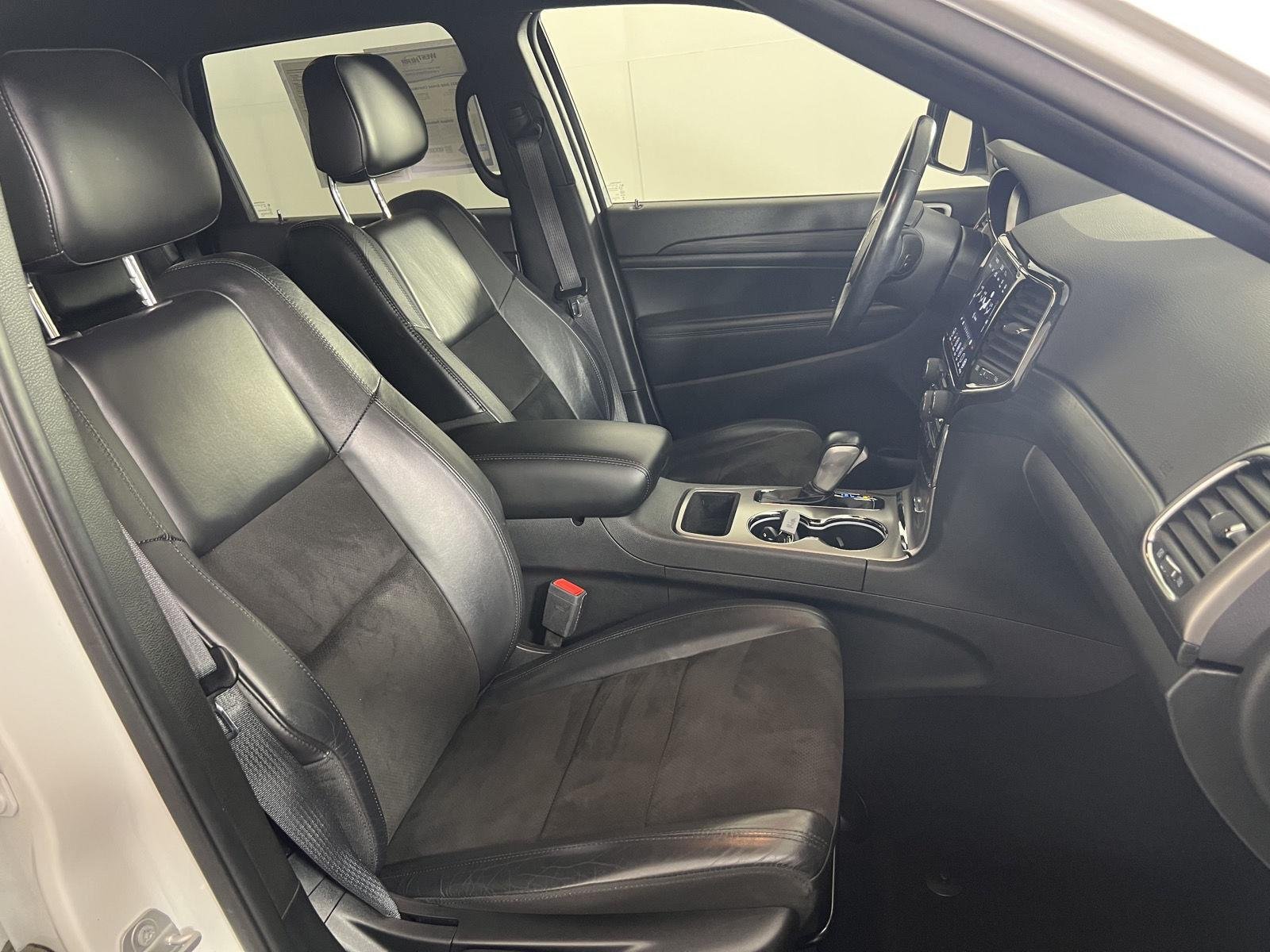 Used 2021 Bright White Clearcoat Jeep Laredo X image 29