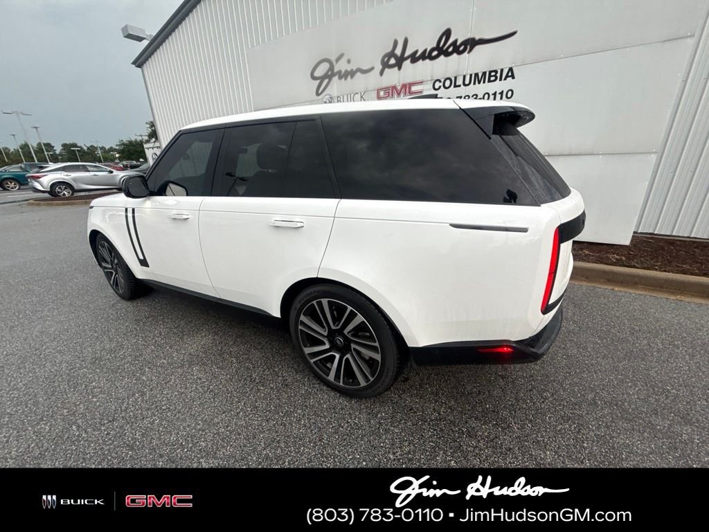 Used 2023 White Land Rover SE image 6